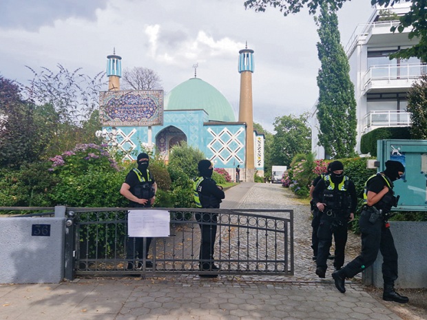Islamische Machtdemonstration: Öffentliche Gebete vor der schiitischen Imam-Ali-Moschee in Frankfurt